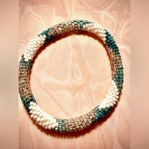 Elegant Beaded Bracelet - White and Teal